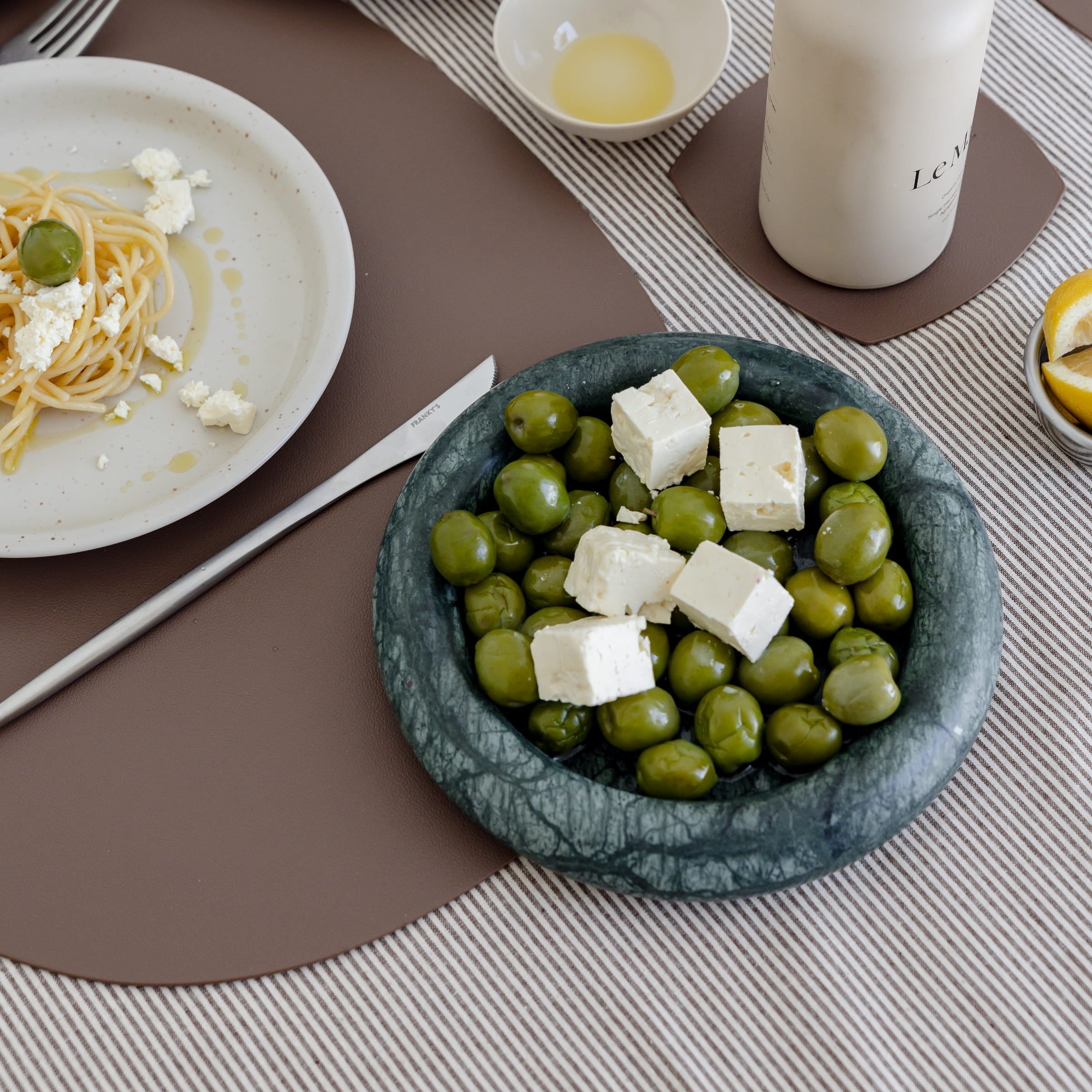 How to Choose Placemats — Size, Shape, Material & Colour - FRANKY'S