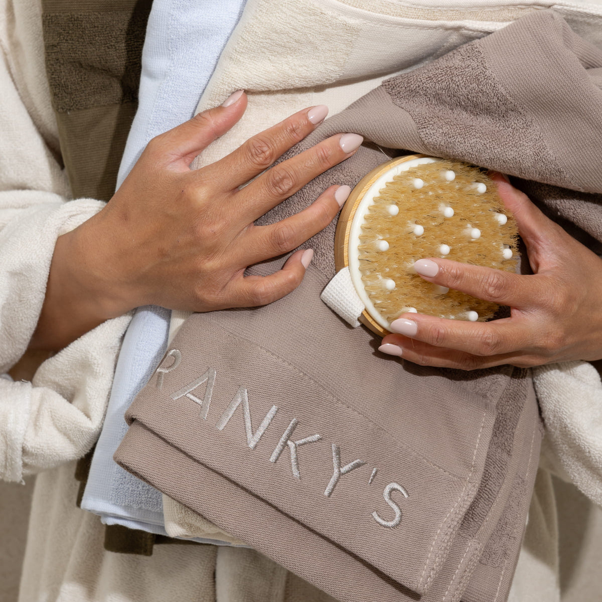FRANKY'S Linea Bath Sheet collection, available in 4 colours