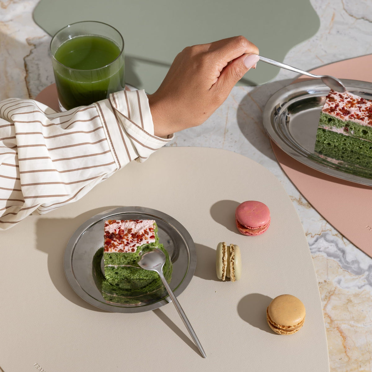 FRANKY'S Peru Cutlery Set in Silver, served with Cake
