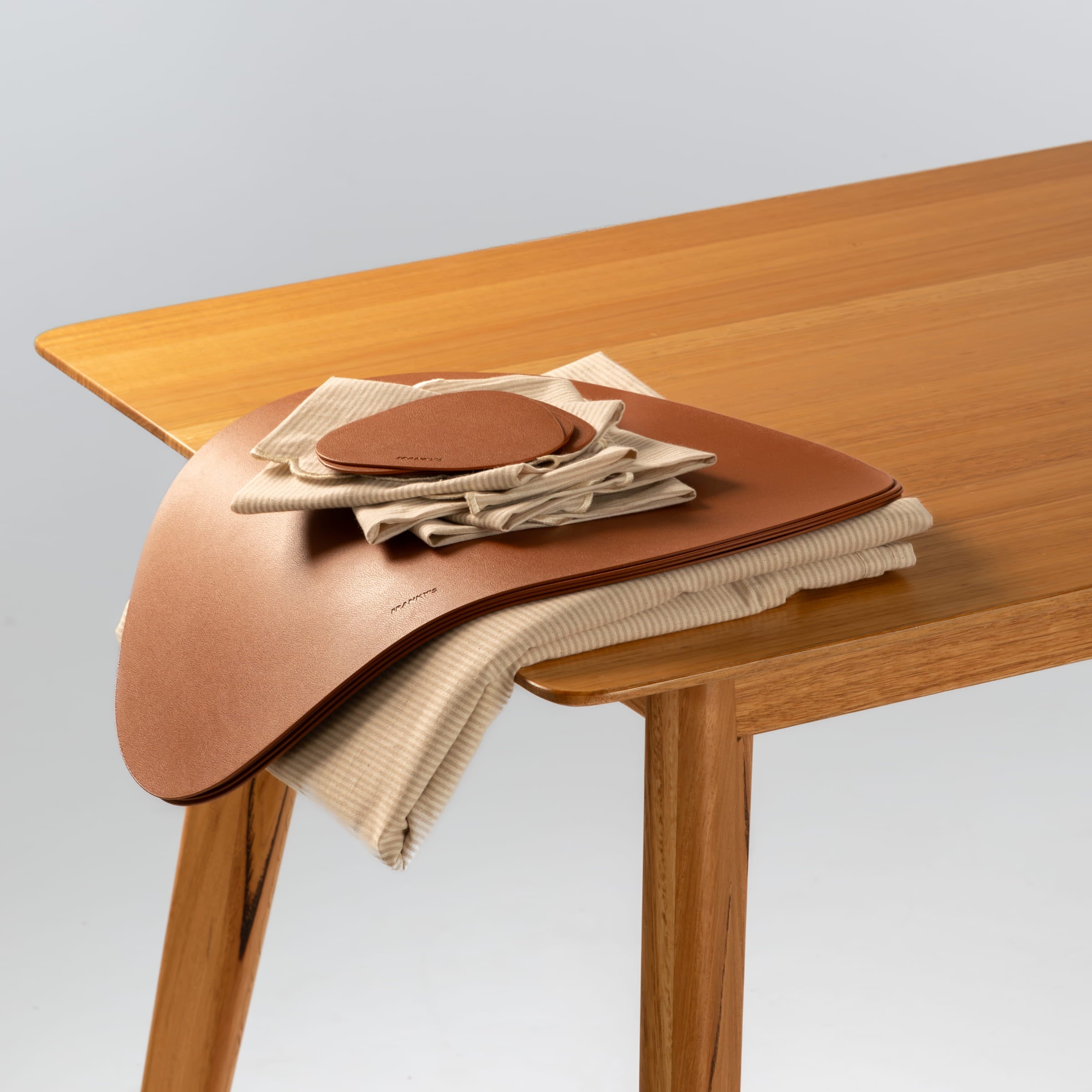 The Host's Table Setting (Setting for 4) - Buy Table Linen Sets Online at FRANKY'S