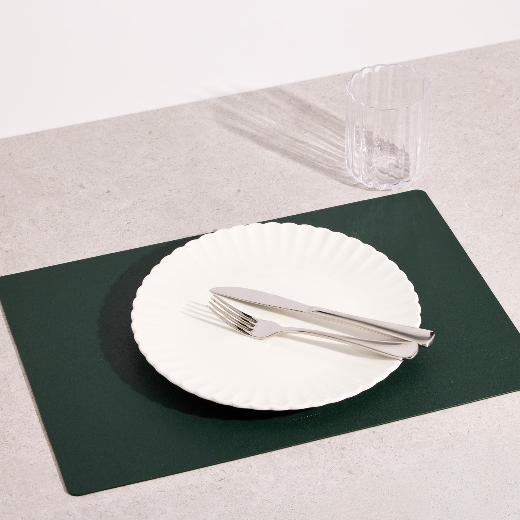 Round vs Rectangle Placemats: Choosing the Best Fit for Your Table - FRANKY'S