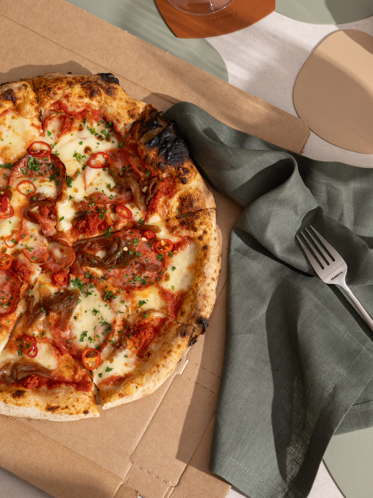 FRANKY'S Prado Napkins with a Pizza