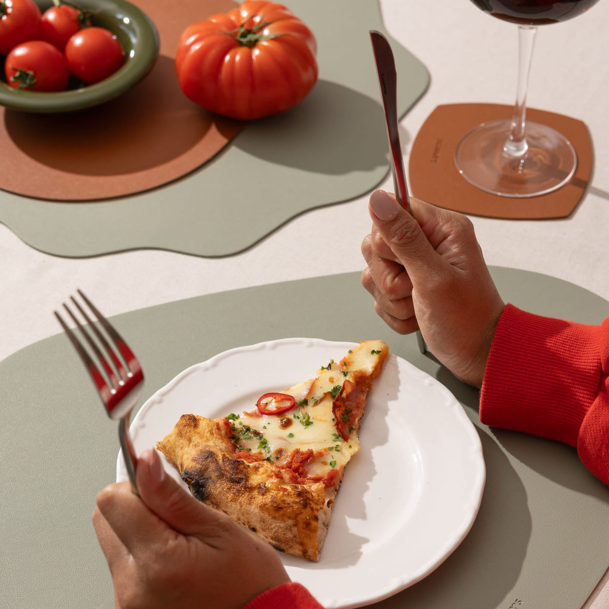 FRANKY'S Peru Cutlery Set in Silver, served with Pizza