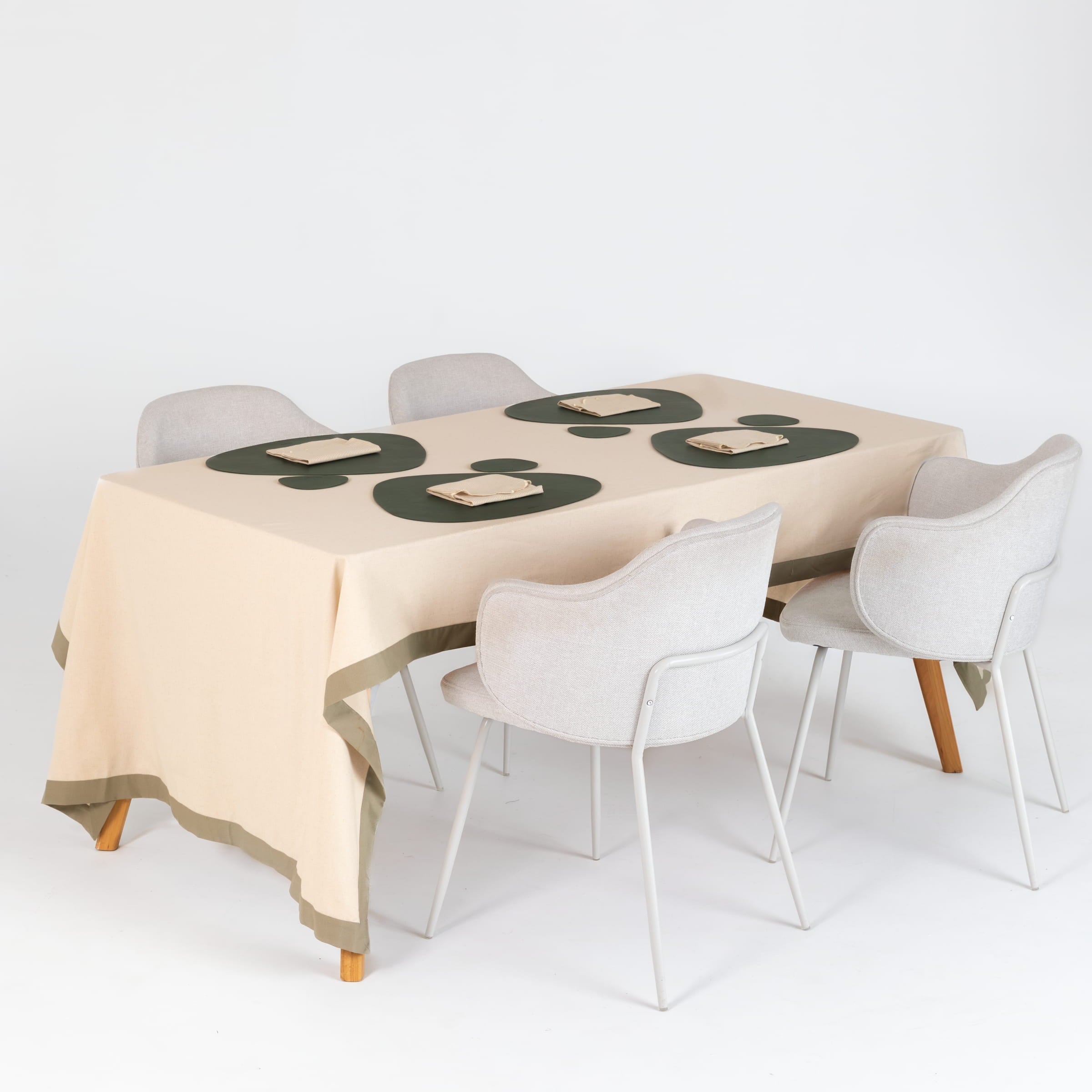 The Host's Table Setting (Setting for 4) - Buy Table Linen Sets Online at FRANKY'S