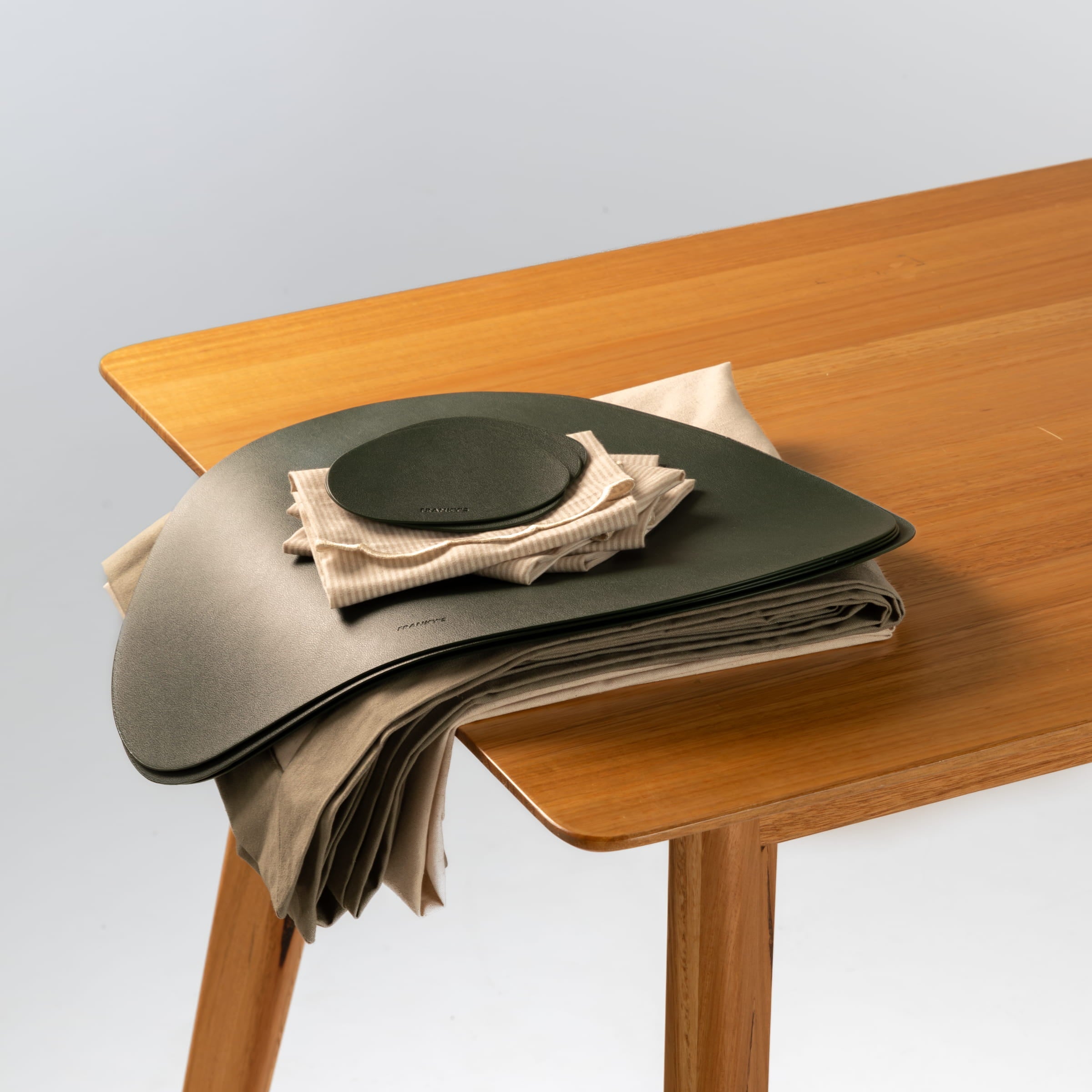 The Host's Table Setting (Setting for 4) - Buy Table Linen Sets Online at FRANKY'S