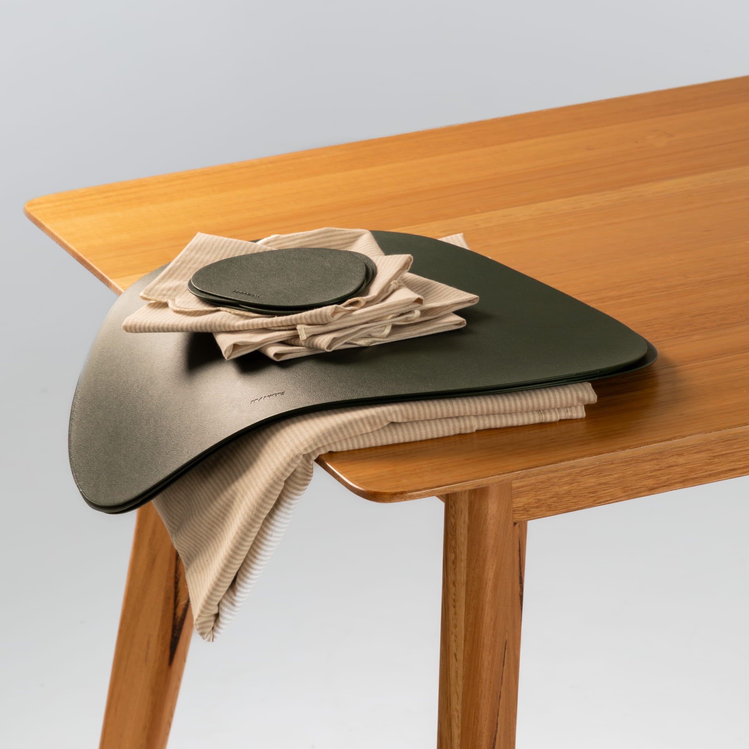 The Late Lunch Table Setting (Setting for 4) - Buy Table Linen Sets Online at FRANKY'S